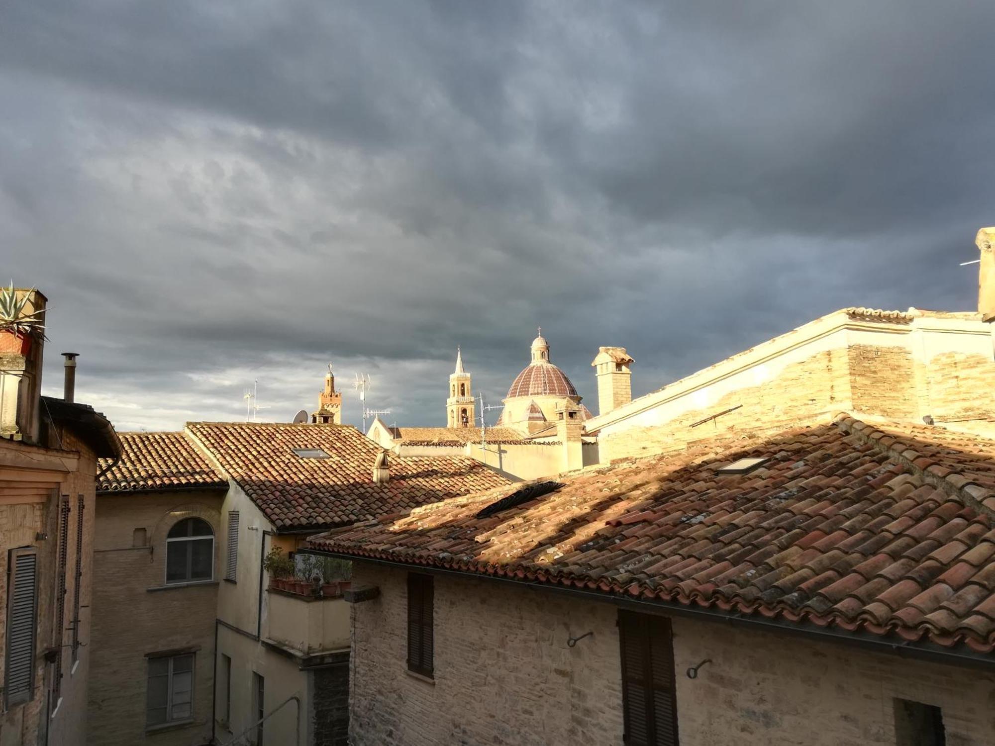 Antico Gioiello Umbro , Appartamento Con Terrazza Foligno Buitenkant foto